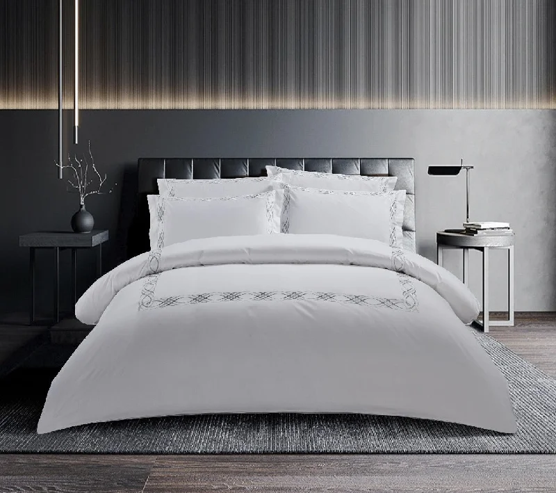 Button - closure duvet covers for a classic and secure fasteningDonato White/ Grey Duvet Cover