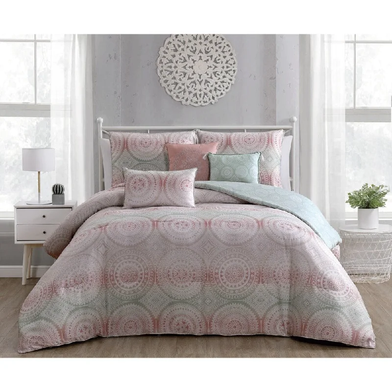 Latex - filled comforters with a bouncy texture and good supportZuma Comforter Set